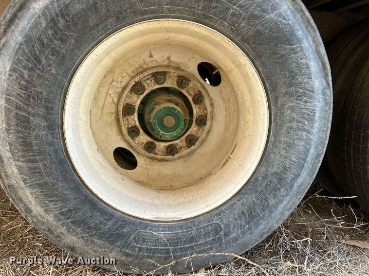 image for item EQ4687 2009 Barrett livestock trailer