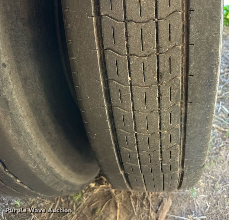 image for item EQ4687 2009 Barrett livestock trailer