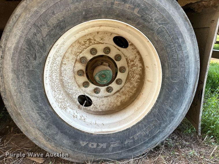 image for item EQ4687 2009 Barrett livestock trailer