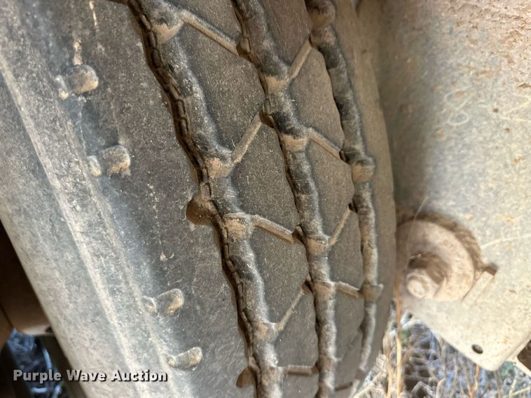 image for item EQ4687 2009 Barrett livestock trailer