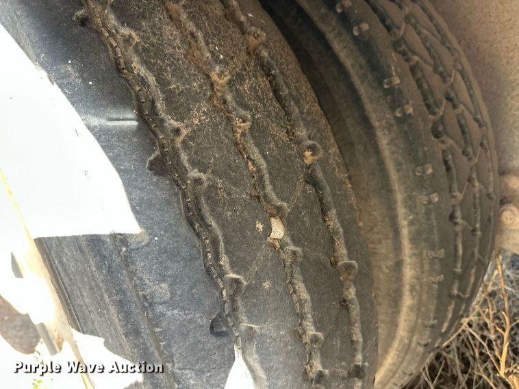 image for item EQ4687 2009 Barrett livestock trailer