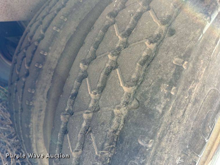 image for item EQ4687 2009 Barrett livestock trailer