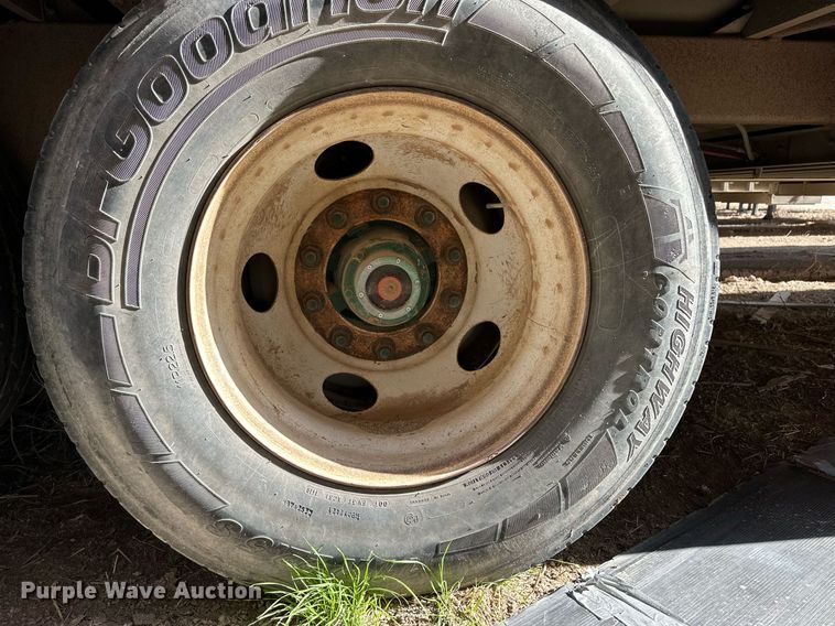 image for item EQ4687 2009 Barrett livestock trailer