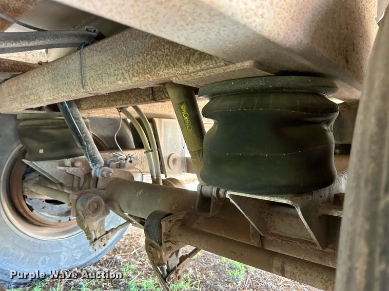 image for item EQ4687 2009 Barrett livestock trailer