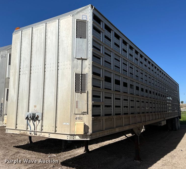 image for item EQ4688 2007 Barrett livestock trailer