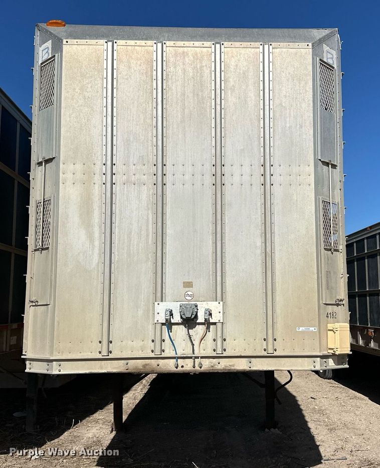 image for item EQ4688 2007 Barrett livestock trailer