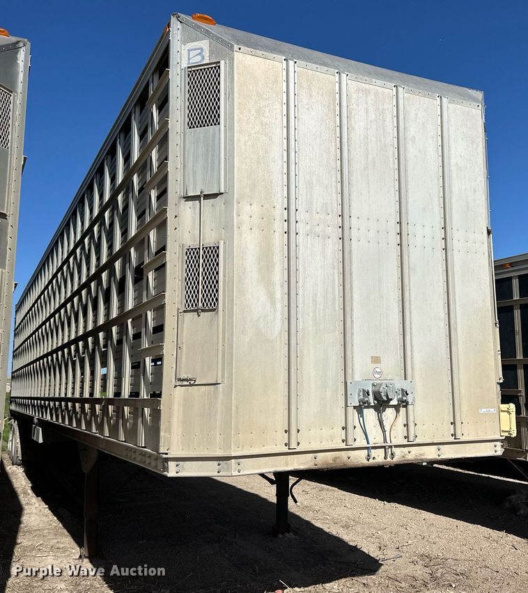 image for item EQ4688 2007 Barrett livestock trailer