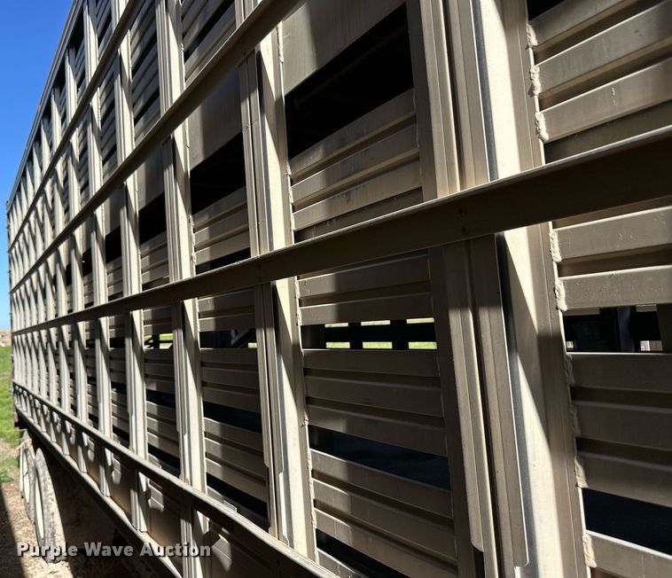 image for item EQ4688 2007 Barrett livestock trailer