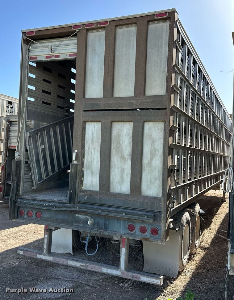 image for item EQ4688 2007 Barrett livestock trailer