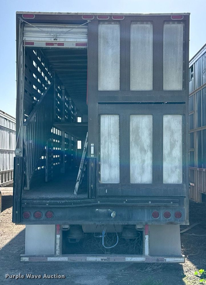 image for item EQ4688 2007 Barrett livestock trailer