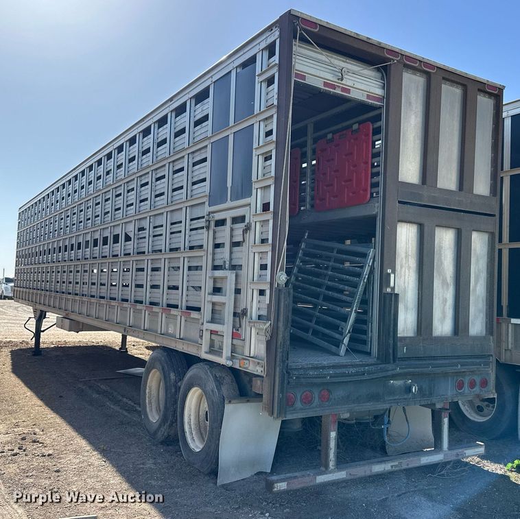 image for item EQ4688 2007 Barrett livestock trailer