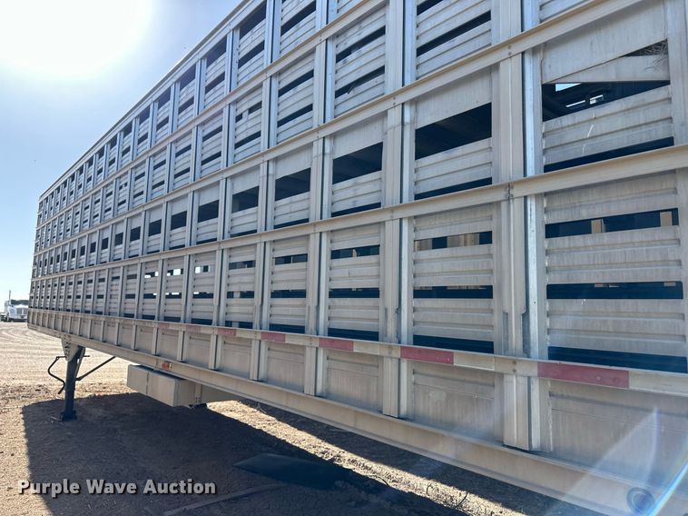 image for item EQ4688 2007 Barrett livestock trailer