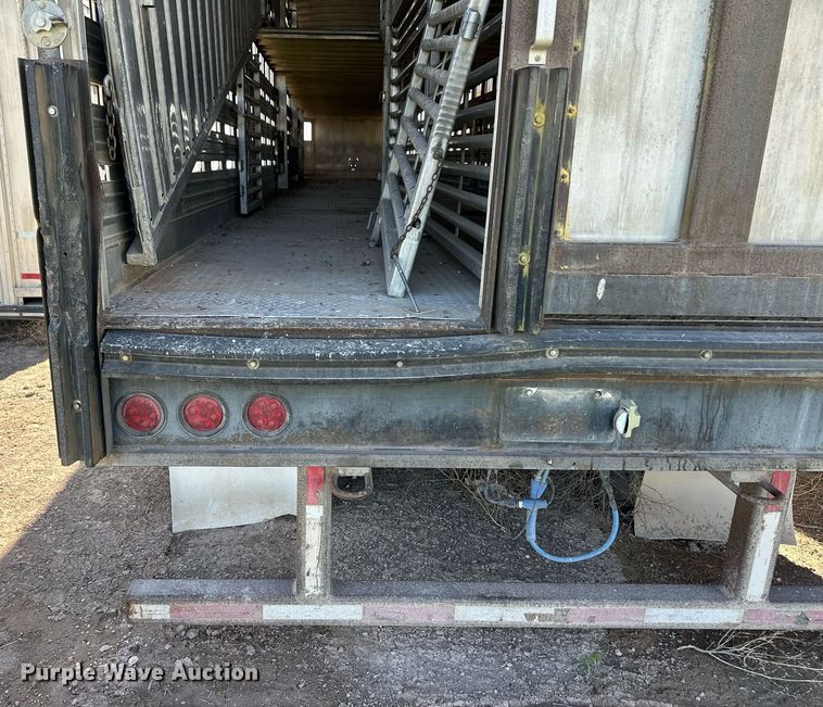 image for item EQ4688 2007 Barrett livestock trailer