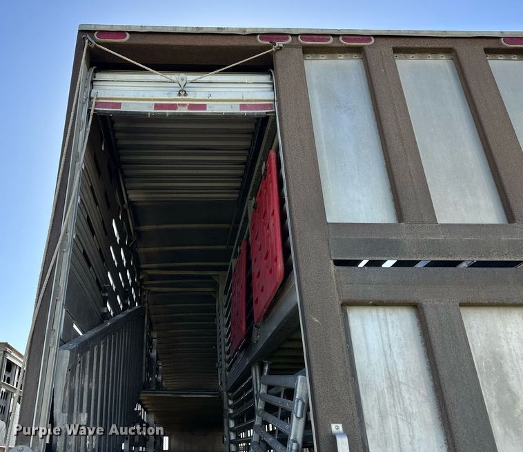 image for item EQ4688 2007 Barrett livestock trailer