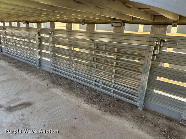 image for item EQ4688 2007 Barrett livestock trailer