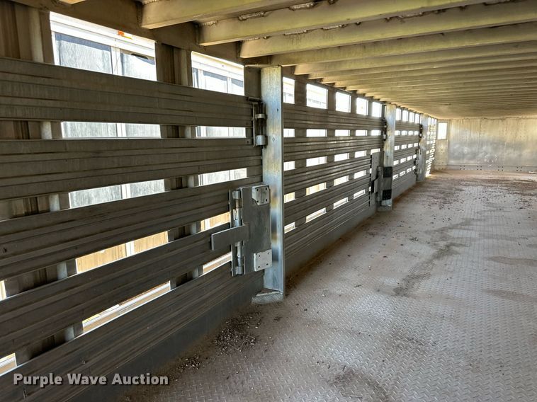 image for item EQ4688 2007 Barrett livestock trailer