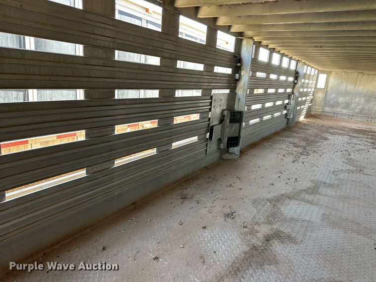 image for item EQ4688 2007 Barrett livestock trailer