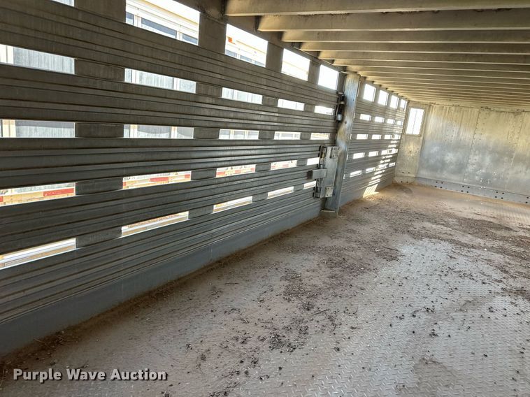 image for item EQ4688 2007 Barrett livestock trailer