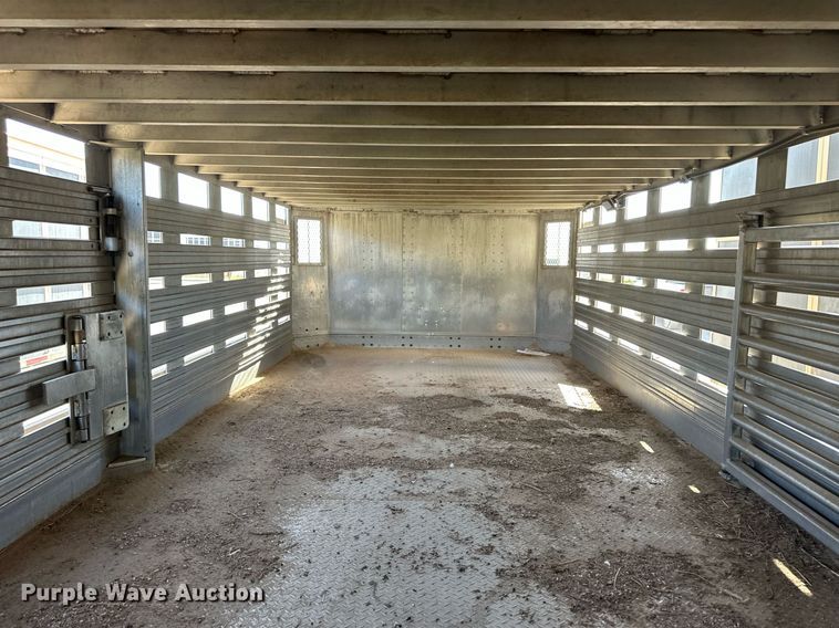 image for item EQ4688 2007 Barrett livestock trailer
