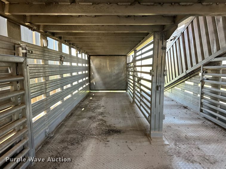 image for item EQ4688 2007 Barrett livestock trailer