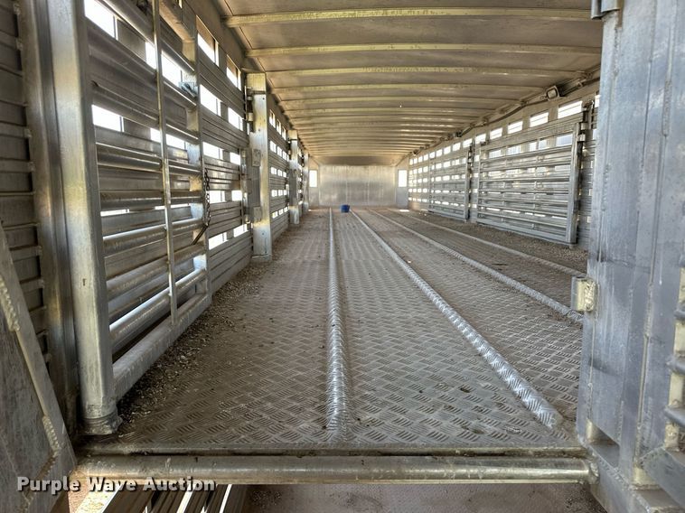 image for item EQ4688 2007 Barrett livestock trailer