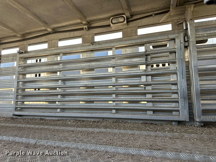 image for item EQ4688 2007 Barrett livestock trailer