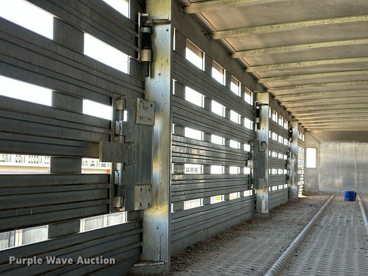 image for item EQ4688 2007 Barrett livestock trailer