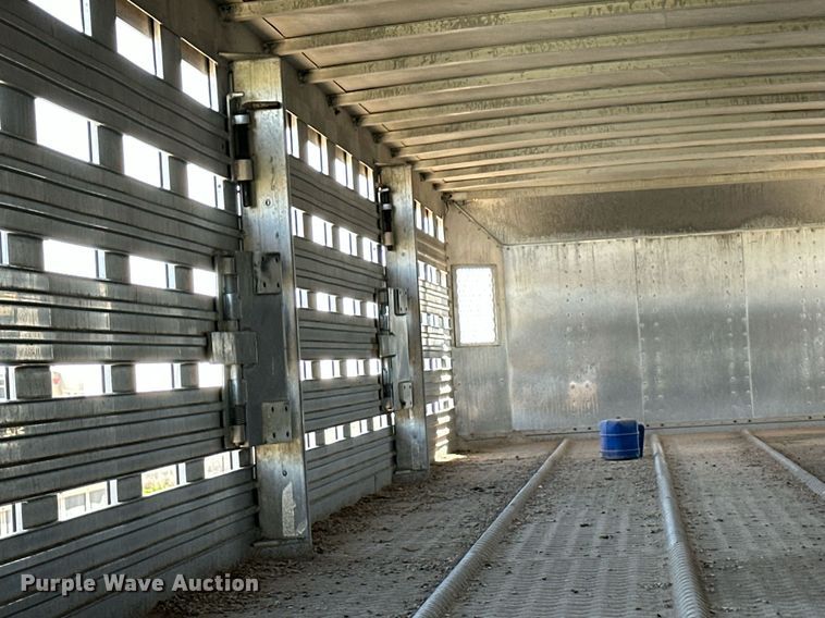 image for item EQ4688 2007 Barrett livestock trailer