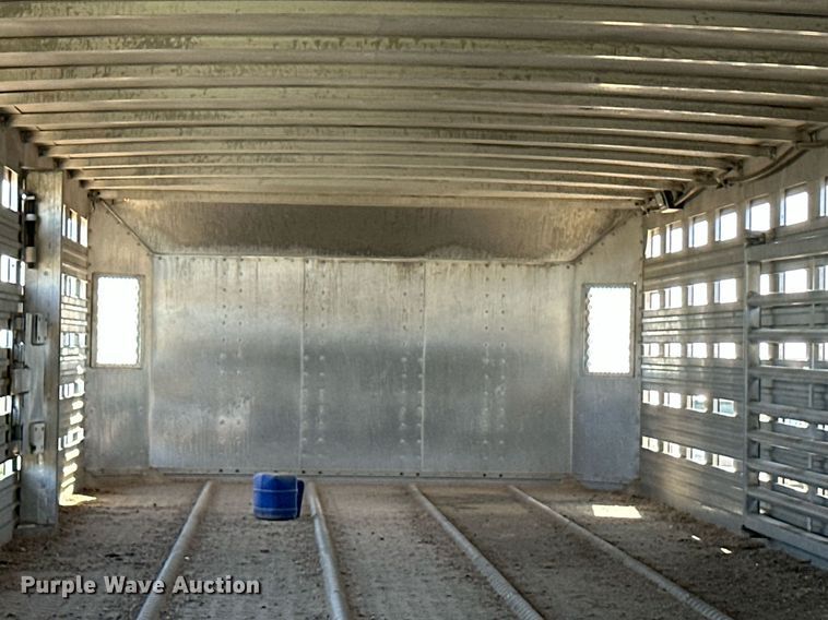 image for item EQ4688 2007 Barrett livestock trailer