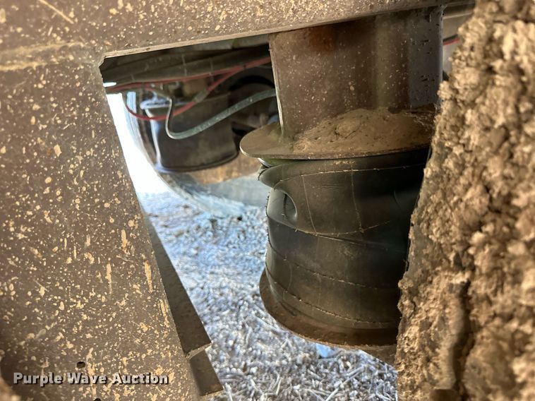 image for item EQ4688 2007 Barrett livestock trailer