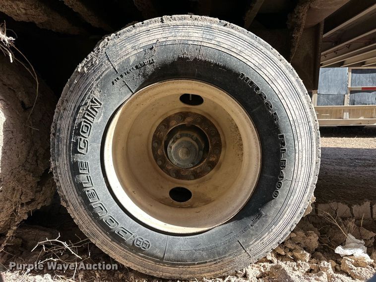 image for item EQ4688 2007 Barrett livestock trailer