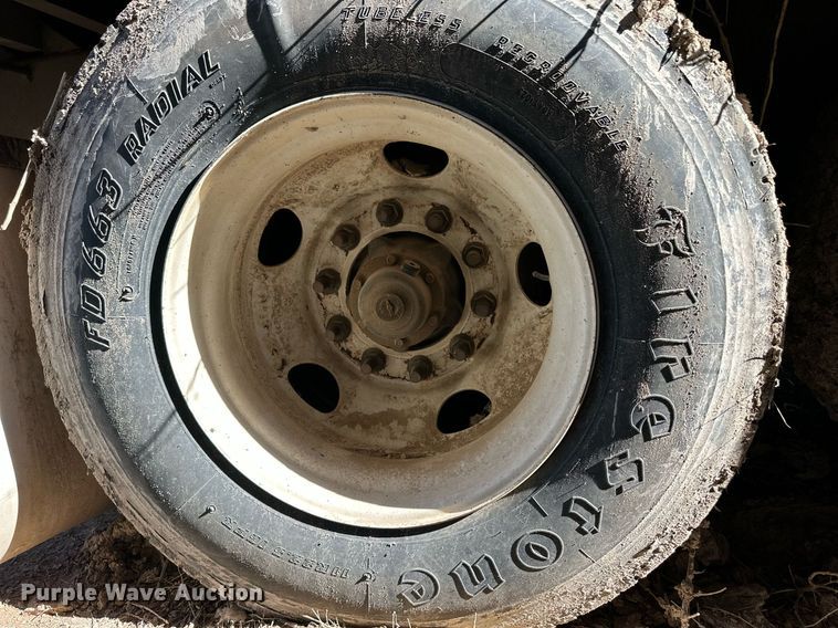 image for item EQ4688 2007 Barrett livestock trailer