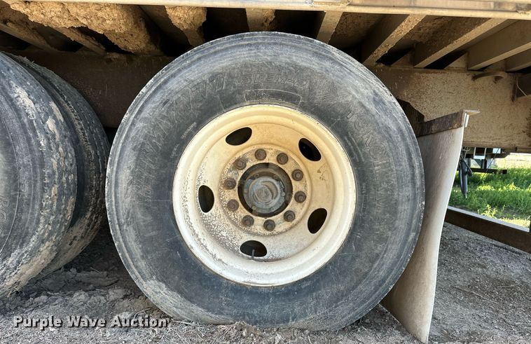 image for item EQ4688 2007 Barrett livestock trailer