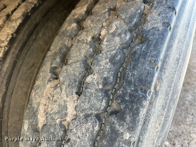 image for item EQ4688 2007 Barrett livestock trailer