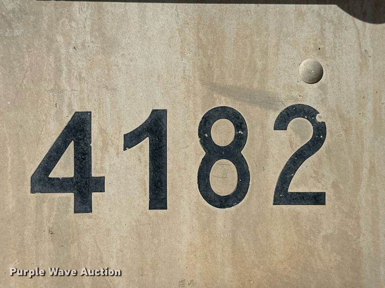 image for item EQ4688 2007 Barrett livestock trailer