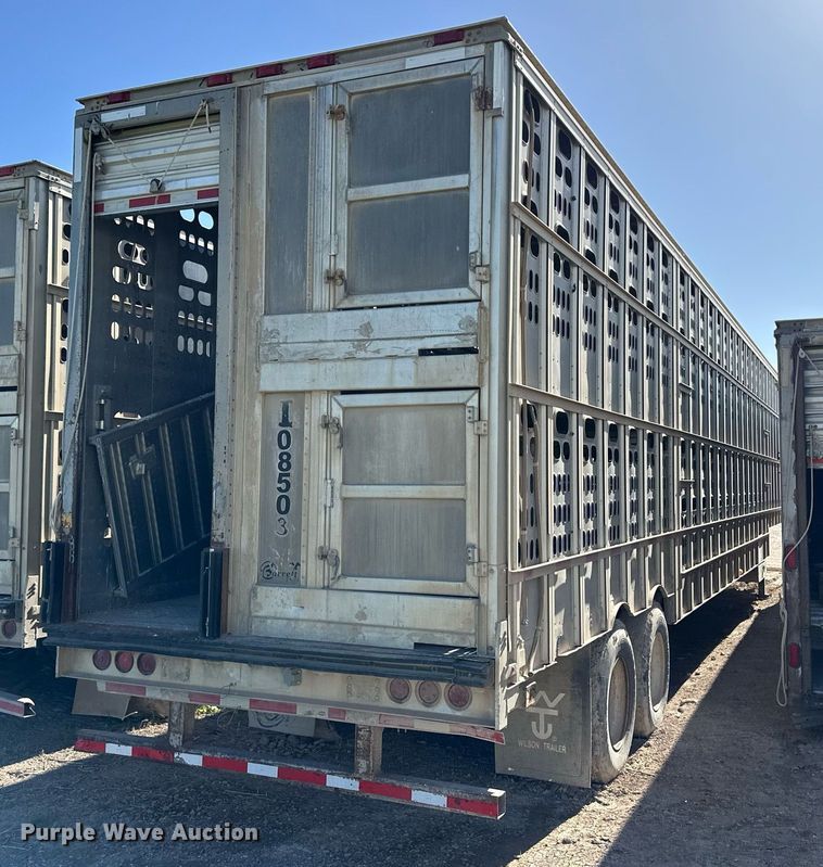 image for item EQ4689 2009 Barrett livestock trailer