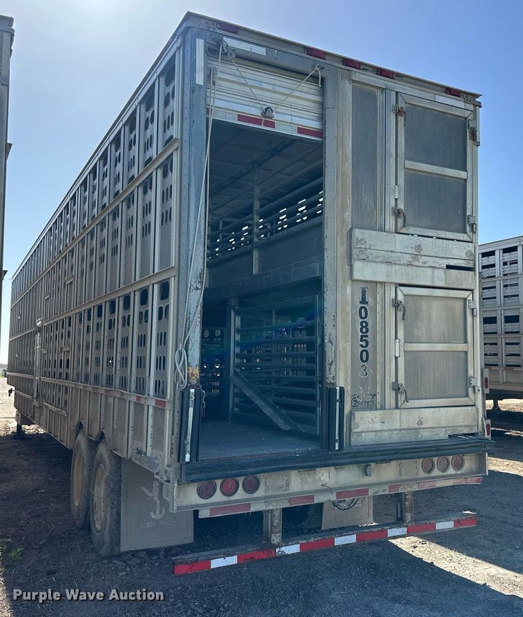 image for item EQ4689 2009 Barrett livestock trailer