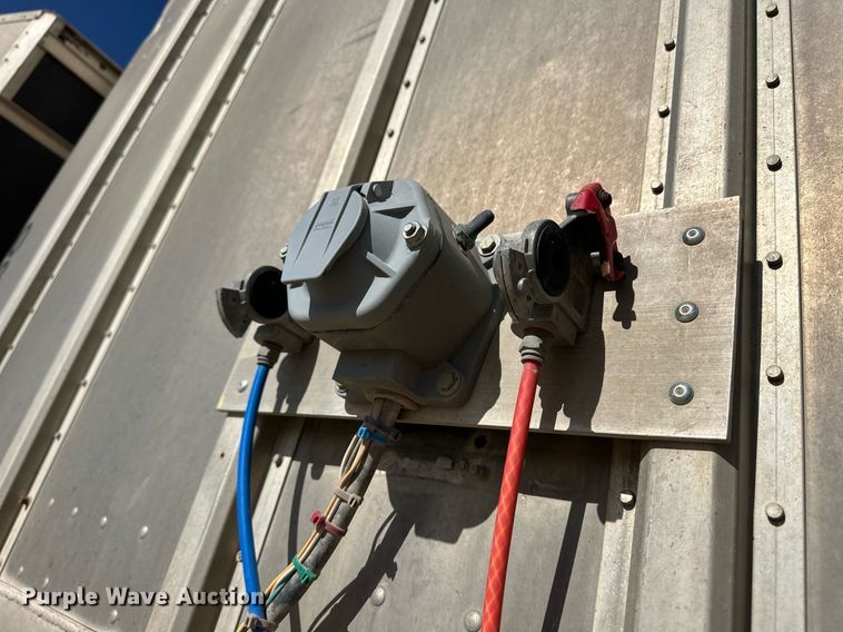 image for item EQ4689 2009 Barrett livestock trailer