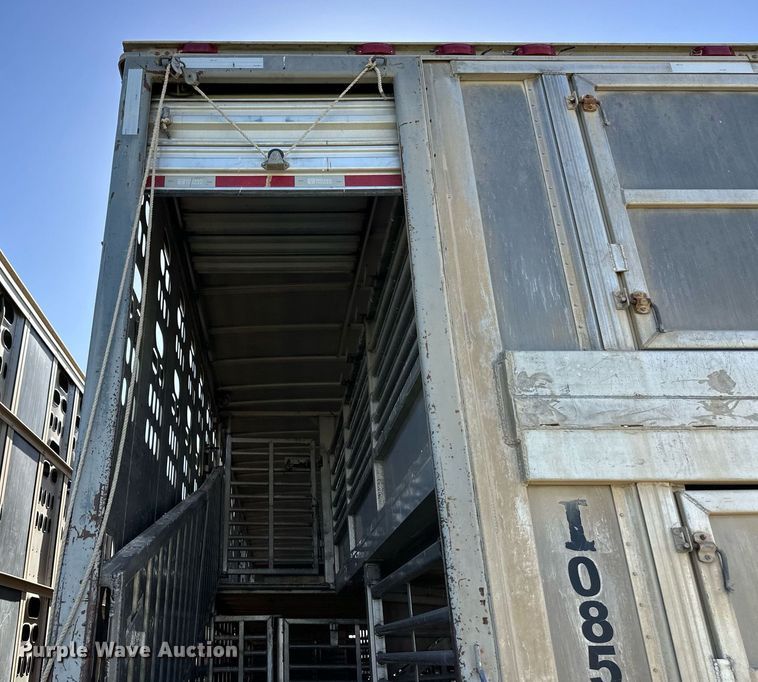 image for item EQ4689 2009 Barrett livestock trailer