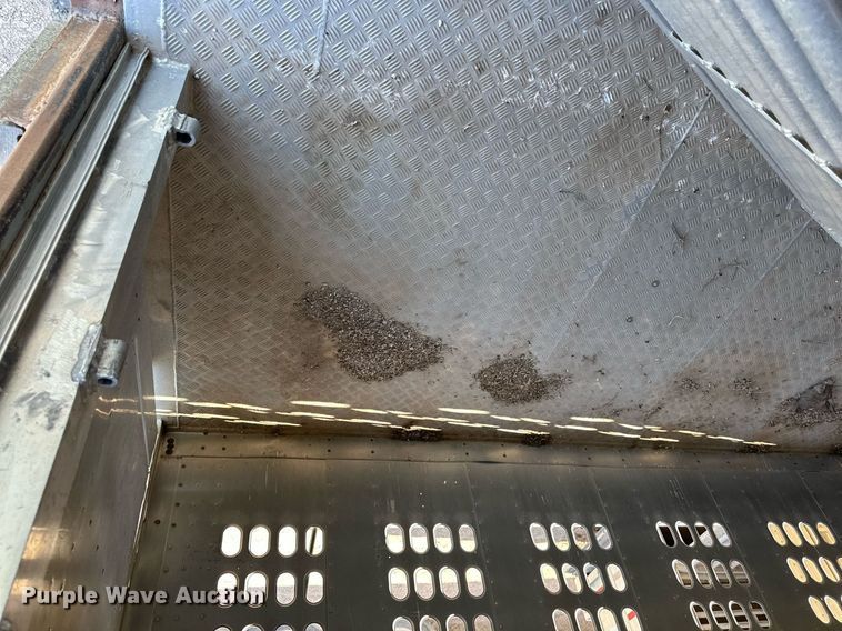 image for item EQ4689 2009 Barrett livestock trailer