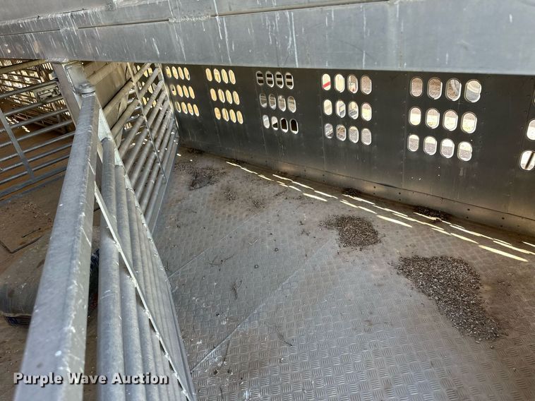 image for item EQ4689 2009 Barrett livestock trailer