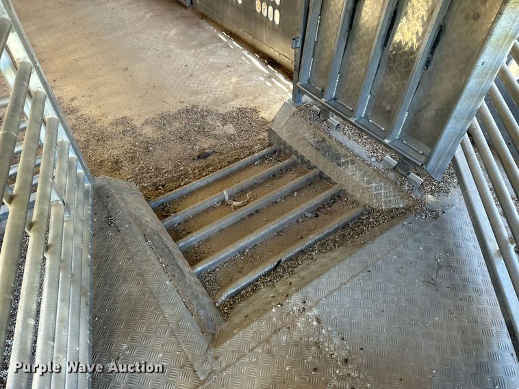 image for item EQ4689 2009 Barrett livestock trailer