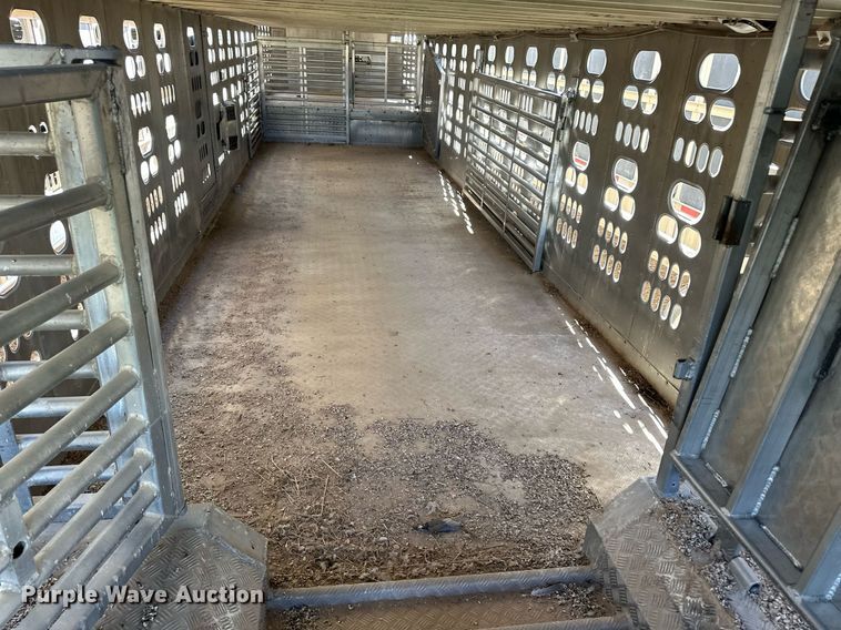 image for item EQ4689 2009 Barrett livestock trailer