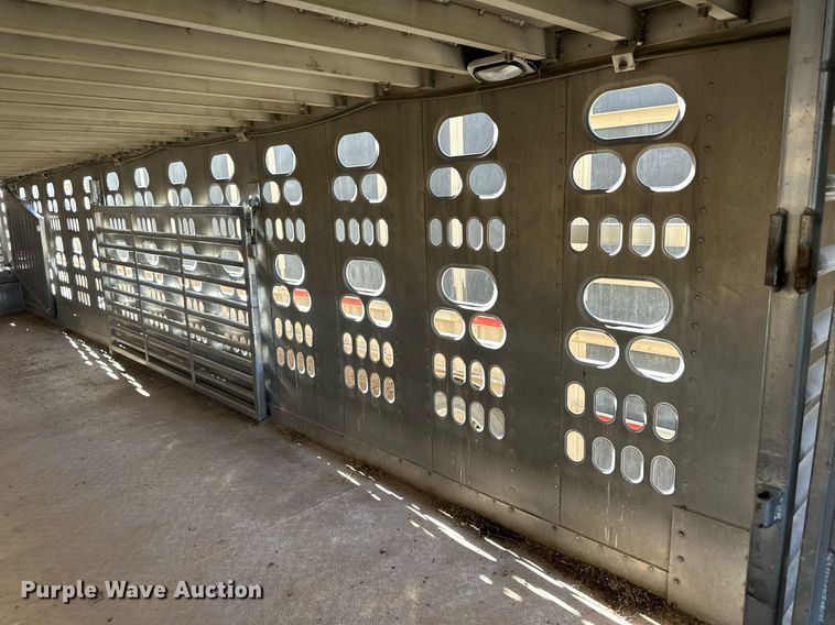 image for item EQ4689 2009 Barrett livestock trailer