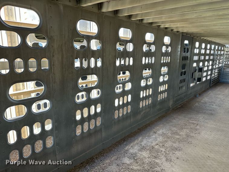 image for item EQ4689 2009 Barrett livestock trailer