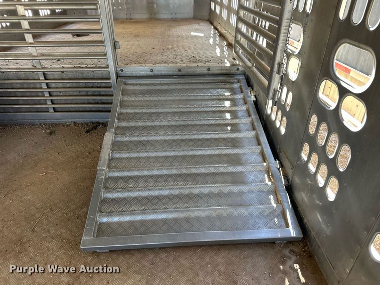 image for item EQ4689 2009 Barrett livestock trailer