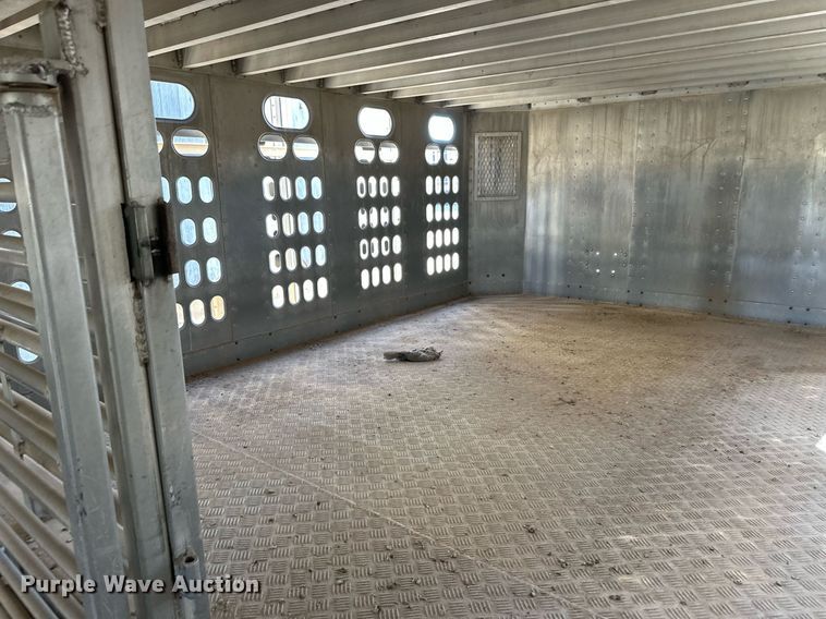 image for item EQ4689 2009 Barrett livestock trailer