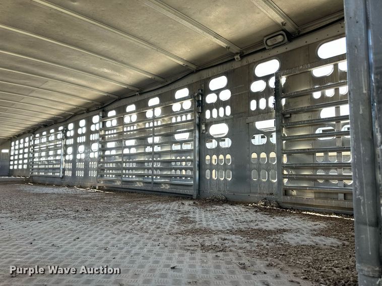 image for item EQ4689 2009 Barrett livestock trailer