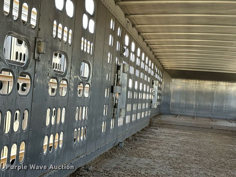 image for item EQ4689 2009 Barrett livestock trailer