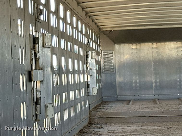 image for item EQ4689 2009 Barrett livestock trailer